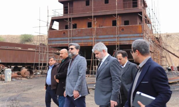 بازدید معاون وزیر صمت از شرکت های کشتیسازی ناخدای جزیره و ایلکا در بوشهر بازدید معاون وزیر صمت از شرکت های کشتیسازی ناخدای جزیره و ایلکا در بوشهر