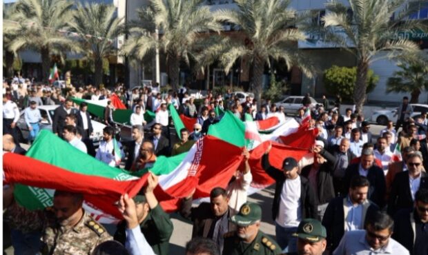 حضور مدیرعامل و کارکنان سازمان منطقه ویژه پارس در راهپیمایی ۲۲ بهمن حضور مدیرعامل و کارکنان سازمان منطقه ویژه پارس در راهپیمایی ۲۲ بهمن
