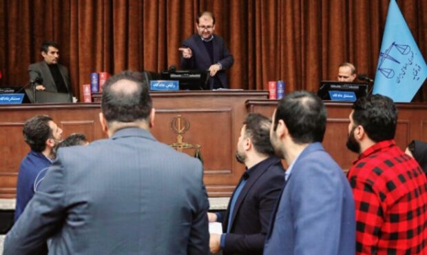 اسامی مدیران بانکی متهم در پرونده چای دبش اعلام شد اسامی مدیران بانکی متهم در پرونده چای دبش اعلام شد
