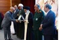 تقدیر از تلاش های مدیرعامل و مدیر روابط عمومی و تشریفات سازمان منطقه ویژه پارس در مراسم بزرگداشت شهید شاخص استان بوشهر در سال ۱۴۰۳