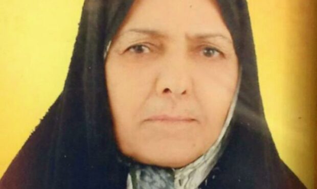 آخرین بوسه بر صورت پر مهر مادر آخرین بوسه بر صورت پر مهر مادر