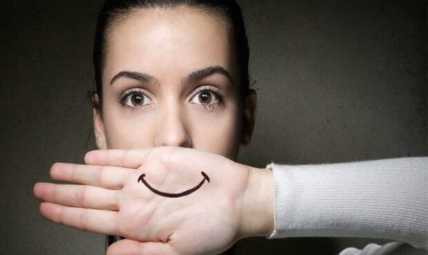 چرا صحبت درباره افسردگی هنوز تابو است؟ سکوتی که جان میگیرد چرا صحبت درباره افسردگی هنوز تابو است؟ سکوتی که جان میگیرد